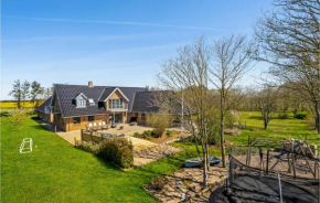 6 Bedroom Stunning Home In Spøttrup